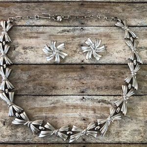 Crown Trifari 1950 necklace and slip on earrings
